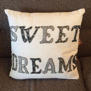 🆕 Sweet Dreams Throw Pillow 🌟🌚